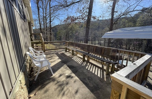 Drasco House | Across the street from Greers Ferry Lake, very quiet area.