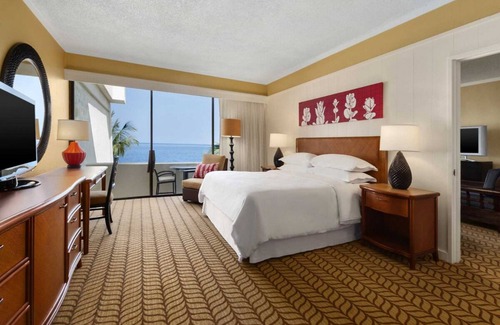 Keauhou Hotel | Action-Packed Fun on the Kona Coast! Game Room, Pool, Near Keauhou Bay Beach!