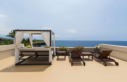 Keauhou Hotel | Action-Packed Fun on the Kona Coast! Game Room, Pool, Near Keauhou Bay Beach!