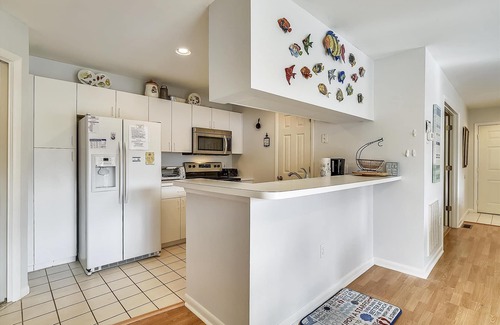 Bethany Beach Condo | Activities included up to $300 FREE PER WEEK! FREE DAILY ACTIVITIES! Bright and clean first floor 3 bedroom, 2.5 bath one level Sea Colony unit with all of the modern conveniences