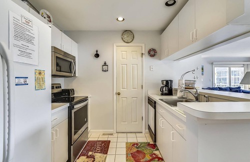 Bethany Beach Condo | Activities included up to $300 FREE PER WEEK! FREE DAILY ACTIVITIES! Bright and clean first floor 3 bedroom, 2.5 bath one level Sea Colony unit with all of the modern conveniences