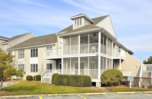 Bethany Beach Condo | Activities included up to $300 FREE PER WEEK! FREE DAILY ACTIVITIES! Bright and clean first floor 3 bedroom, 2.5 bath one level Sea Colony unit with all of the modern conveniences