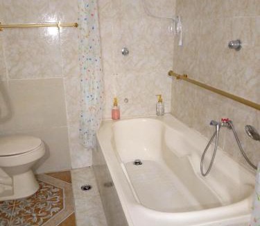 Guayaquil House | Acuarela del Rio H#1 Cerca Terminal Terrestre Habitación privada con baño