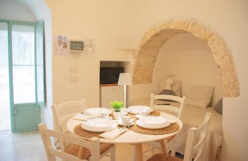 Ostuni Hotel | Ad un passo da Cisternino - Trulli con Camino, Foresta e BBQ