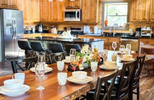 Gatlinburg - Pigeon Forge Cabin | ADA-friendly 4-BR Cabin for Life’s Tender Moments