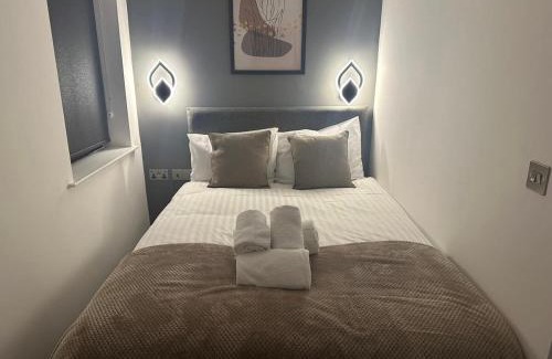 Peterborough Apartment | Adam Court Apartments - PE1 - Contractor Friendly - Choice of Studios or 1 Bed Apartments - Free Parking - Sofa Beds - Sky TV - Full Kitchen - Washer Dryer - WiFi