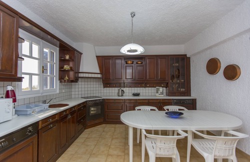 Kastraki Villa | Adam Villa's family
