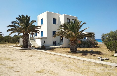 Kastraki Villa | Adam Villa's family