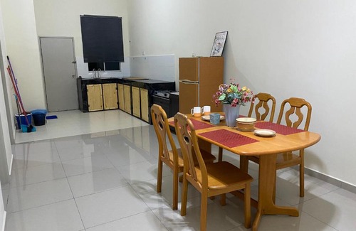 Bukit Rambai Ski Chalet | Adams Family Homestay