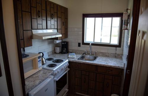 Kingsville Hotel | Adams Golden Acres Motel