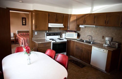 Kingsville Hotel | Adams Golden Acres Motel