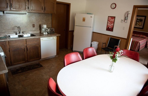 Kingsville Hotel | Adams Golden Acres Motel