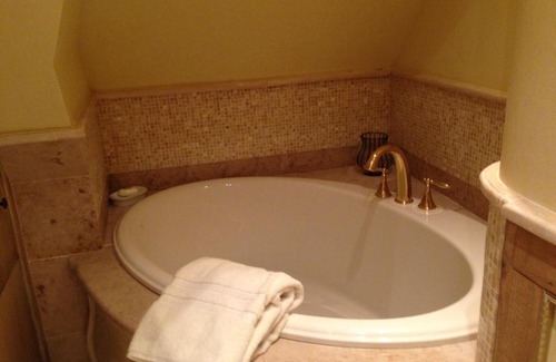 Newfane Bed & Breakfast | Adams Hill House King Master Suite 2 Bedrooms