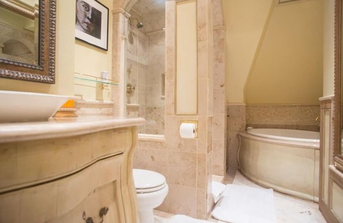 Newfane Bed & Breakfast | Adams Hill House King Master Suite 2 Bedrooms