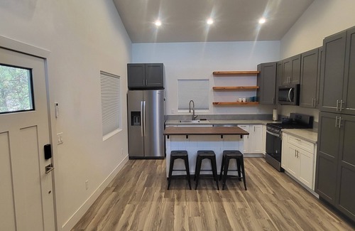 Show Low Apartment | Addye's Hangout in the Woods - 1.5 acre Tall Pines, Clean Air and Nature