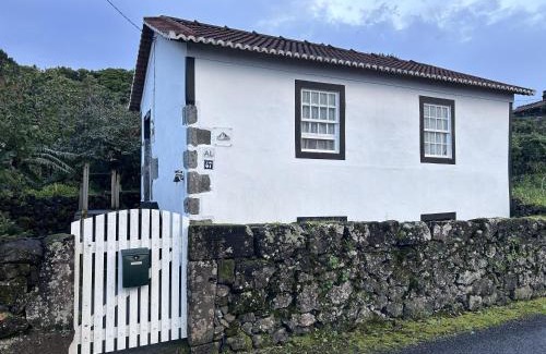 Cais do Galego House | Adega Peróla