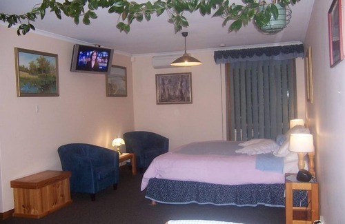 Stirling Bed & Breakfast | Adelaide Hills Bed and Breakfast