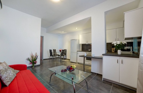 Perissa Apartment | Adelphi Apartments Apartment with Terrace Sleeps 3