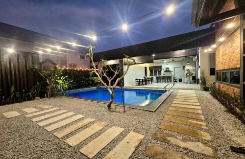Klebang Besar House | Adenium Villa