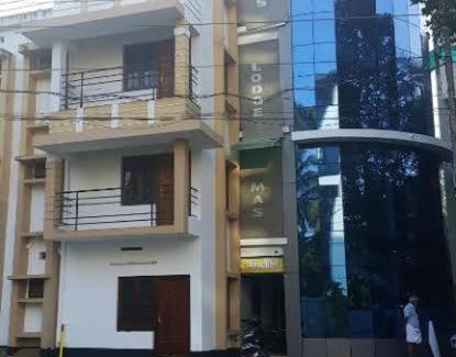 Guruvayur House | Adhithya Tourist Home