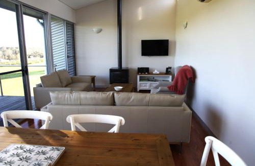 Lovedale Apartment | Adina Vineyard