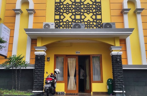 Yogyakarta House | Adiputra Guesthouse near Tugu Malioboro