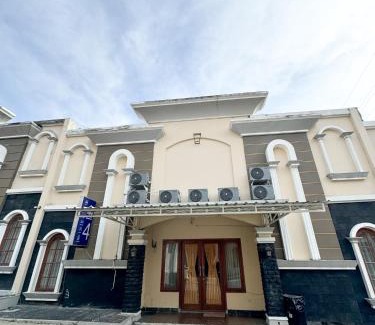 Yogyakarta House | Adiputra Guesthouse Tata Bumi by HomiQ