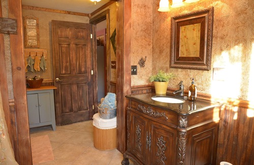 Keeseville Other | Adirondack Mountain View*unique Exquisite Farmhouse 6 person Hot Tub
