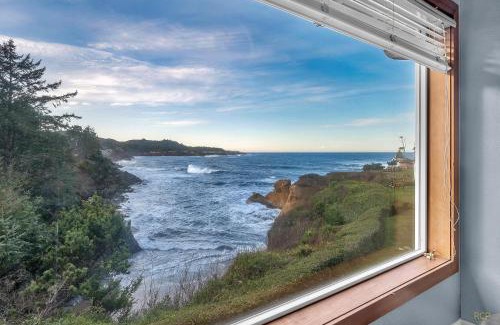 Depoe Bay House | Admiral 3