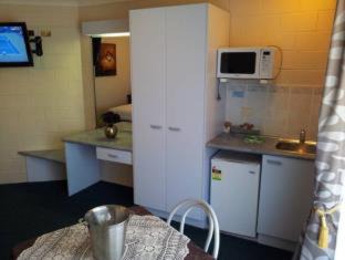 Nelson Bay Hotel | Admiral Nelson Motor Inn