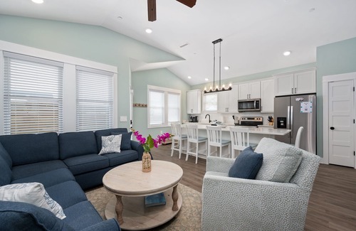 Corolla Light House | Admiral's Abode - Fully Loaded! Walk to the beach, Dogs ok!, Huge SW Pool!