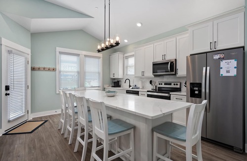 Corolla Light House | Admiral's Abode - Fully Loaded! Walk to the beach, Dogs ok!, Huge SW Pool!