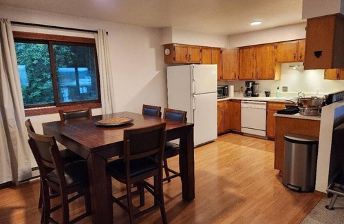 Juneau Apartment | Admirals Quarters Auke Bay Harbor Large Apt with Awe Inspiring Harbor Views