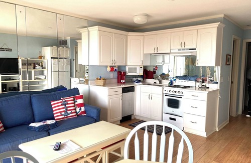 Folly Field Condo | Admirals Row 207 direct CLEAN oceanfront with bunk beds, free WI-FI