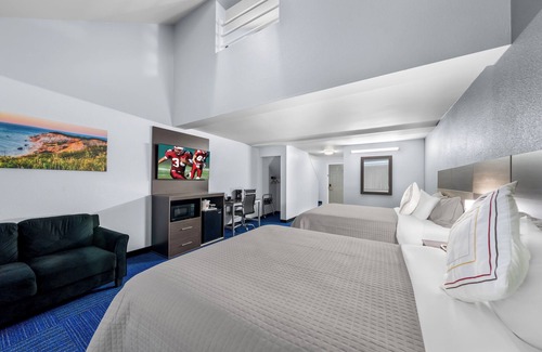 Teaticket Hotel | Admiralty Inn & Suites - a Red Collection Hotel