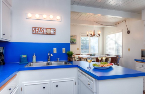 Gearhart House | ADO:}HotTub~WalktoBeach&Trails~FirePit~Fenced~Deck~PingPong~Bikes~Games~DogsOK~