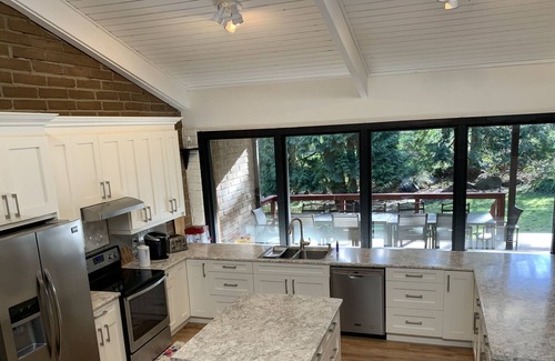 Point Roberts House | Adobe by the Sea. Sleeps 16+ with tons of extras!