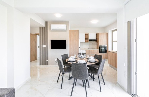 Universal Apartment | Adolina Two Bedroom Apartment 301
