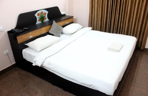Meenangadi Hotel | Adona Residency
