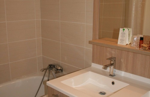 Guillaumes Hotel | Adonis Hotel Le Chastellan