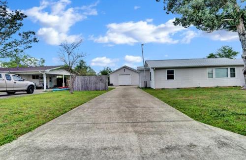 Lynn Haven House | Adorable 1 BDR with Full Kitchen Deck Washer Dryer