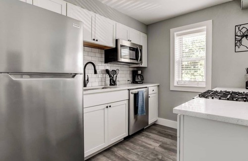 Country Club Plaza Area Apartment | Adorable 1 Bdrm Condo On The Plaza 48