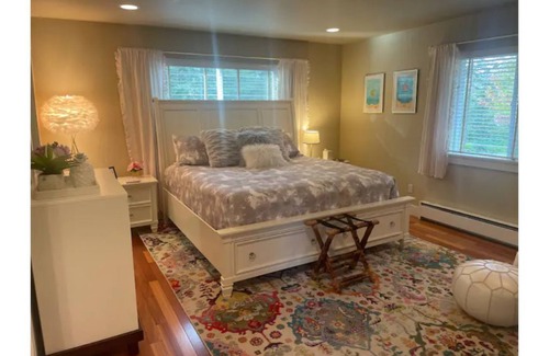 Anacortes House | Adorable 1 bed Guest House w/cozy elec. fireplace
