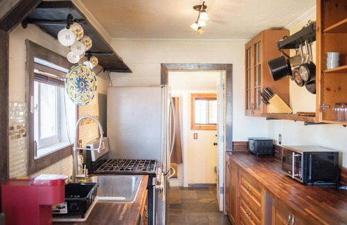 Yellowstone County House | Adorable 1 bed house with AC in charming small-town Custer