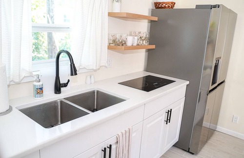 Poiciana Park II Apartment | Adorable 1 bedroom guest house in downtown WPB