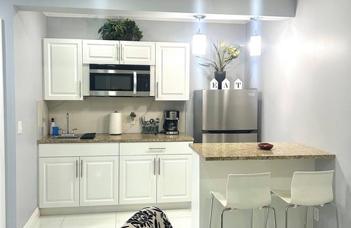 West Palm Beach Apartment | Adorable 1 bedroom studio in perfect location