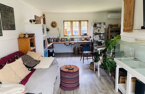 Sinclair Cottage | adorable 1 bedroom cottage surrounded by trees