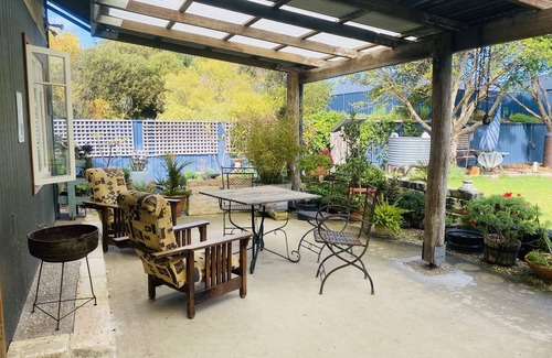 Sinclair Cottage | adorable 1 bedroom cottage surrounded by trees