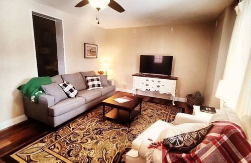 Rosebud Cottage | Adorable 1 bedroom in the heart of Rosebud!