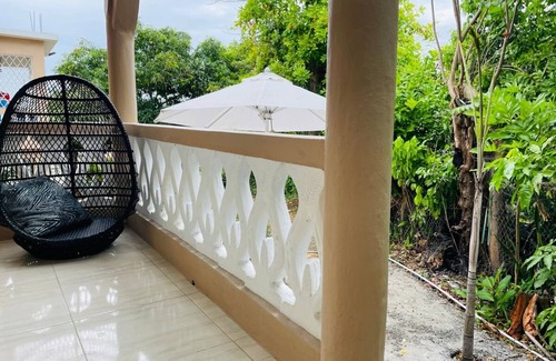 Priory Apartment | Adorable 1BR Cottage Walk to the Beach Priory